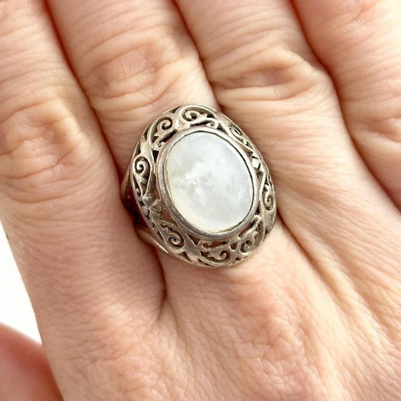 Oval Cut Mother of Pearl Abalone Vintage Sterling Silver Cutout Ring - sz 7 - Picture 8 of 9